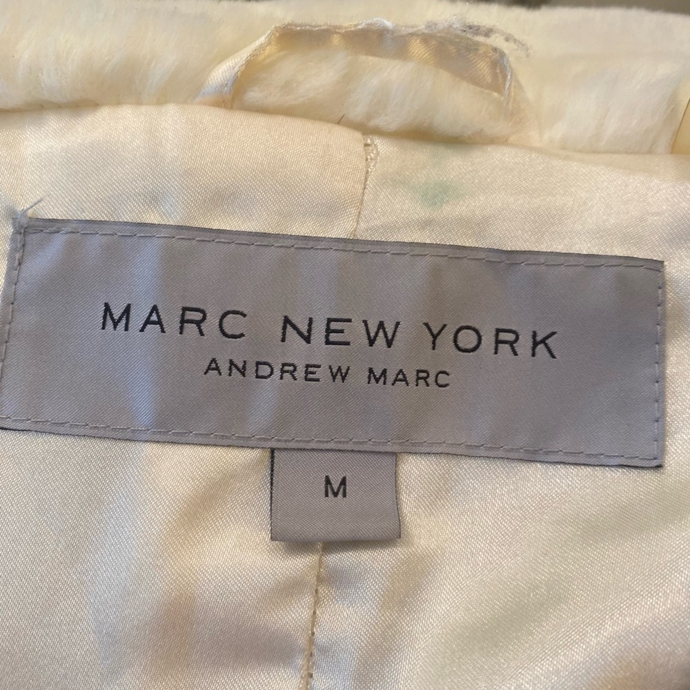 Andrew Marc New York Women’s Faux Fur white flower jacket size medium - Picture 4 of 8